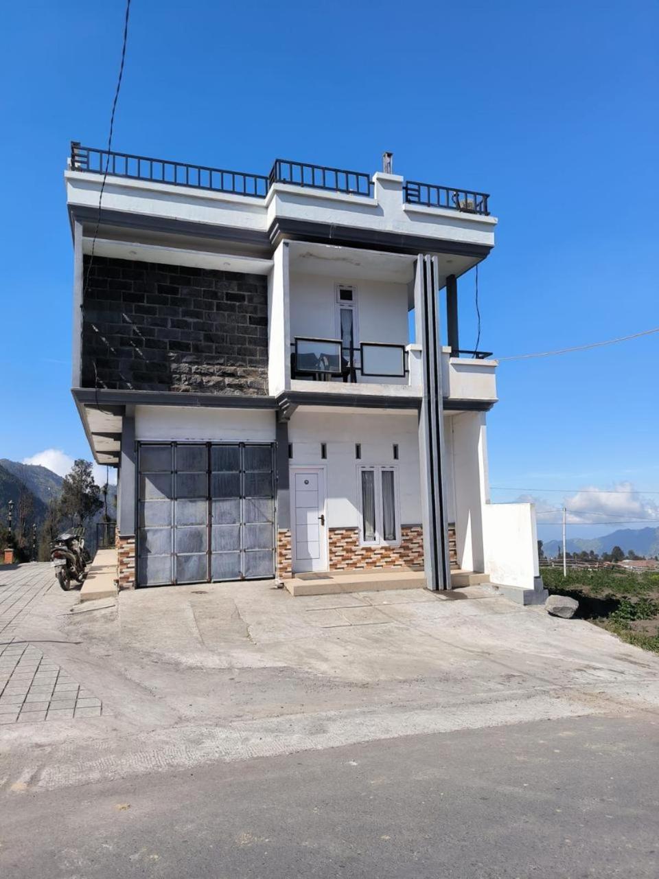 Bromo Semesta Guesthouse Probolinggo Exterior photo
